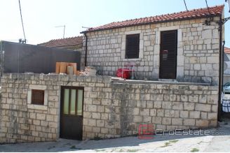 006 2031 46 Ciovo stone house for sale