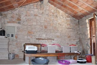 006 2031 46 Ciovo stone house for sale