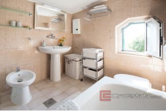 013 2035 47 Split Manus apartment for sale