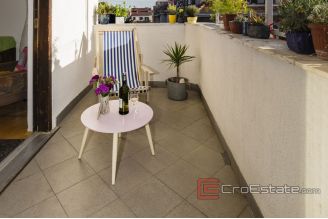 013 2035 47 Split Manus apartment for sale