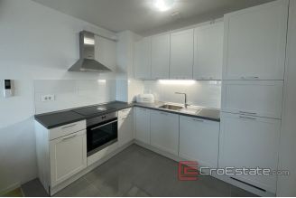 011 2035 48 Split Znjan apartment for rent