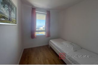 011 2035 48 Split Znjan apartment for rent