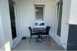 011 2035 48 Split Znjan apartment for rent