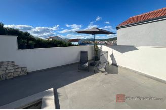 019 2037 26 island ciovo house with pool for sale