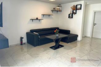 019 2037 26 island ciovo house with pool for sale