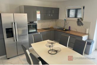 019 2037 26 island ciovo house with pool for sale