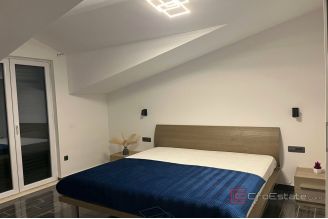 019 2037 26 island ciovo house with pool for sale