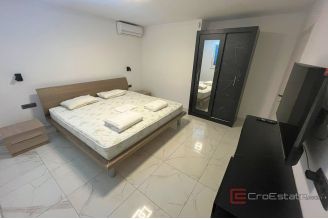 019 2037 26 island ciovo house with pool for sale