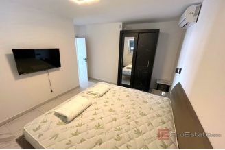 019 2037 26 island ciovo house with pool for sale