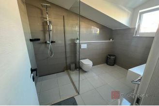 019 2037 26 island ciovo house with pool for sale