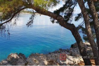 014 5125 30 Hvar unique property first row to the sea for sale
