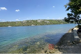 010 2043 39 Sibenik agricultural land first row to the sea for sale