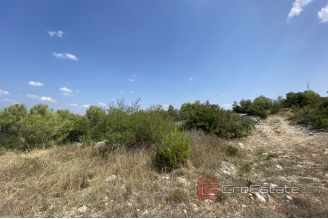 010 2043 39 Sibenik agricultural land first row to the sea for sale