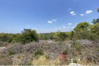 010 2043 39 Sibenik agricultural land first row to the sea for sale