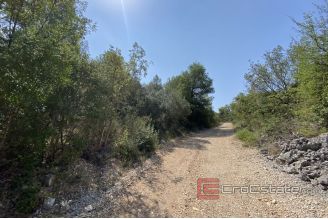 010 2043 39 Sibenik agricultural land first row to the sea for sale