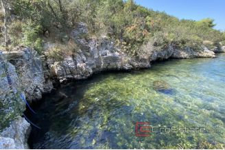 010 2043 39 Sibenik agricultural land first row to the sea for sale