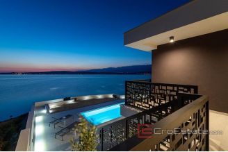 021 2021 311 Novigrad villa first row to the sea for sale
