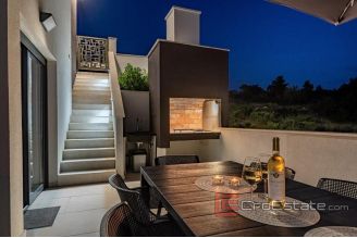 021 2021 311 Novigrad villa first row to the sea for sale