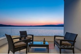 021 2021 311 Novigrad villa first row to the sea for sale