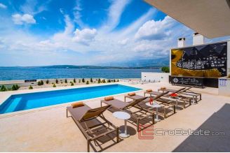 021 2021 311 Novigrad villa first row to the sea for sale