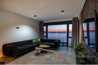 021 2021 311 Novigrad villa first row to the sea for sale