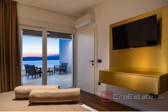 021 2021 311 Novigrad villa first row to the sea for sale