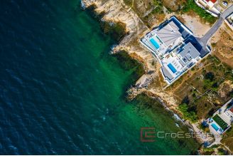 021 2021 311 Novigrad villa first row to the sea for sale