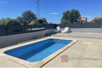 017 2036 42 Kastel Sucurac Penthouse with swimming pool and sea view