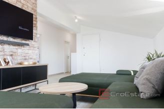 017 2036 42 Kastel Sucurac Penthouse with swimming pool and sea view