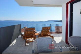 015 2014 814 Trogir _apartment house with pool and sea view for sale