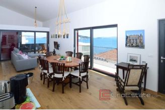 015 2014 814 Trogir _apartment house with pool and sea view for sale