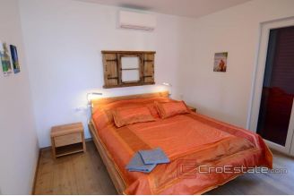 015 2014 814 Trogir _apartment house with pool and sea view for sale