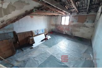 010 Vis semi detached stone house for sale