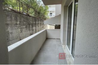 016 2030 36 Omis apartment first row to the sea for sale