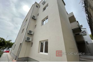 016 2030 36 Omis apartment first row to the sea for sale