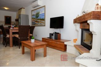 020 Brac apartment house with sea view