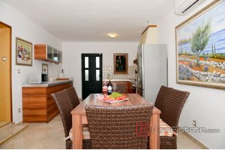 020 Brac apartment house with sea view