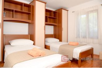 020 Brac apartment house with sea view