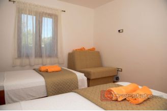 020 Brac apartment house with sea view