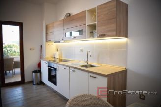 020 Brac apartment house with sea view