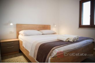 020 Brac apartment house with sea view