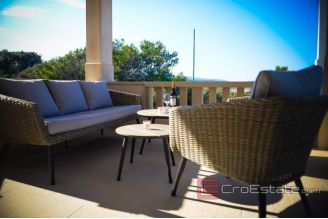 020 Brac apartment house with sea view