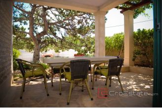 020 Brac apartment house with sea view
