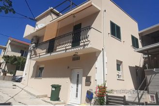 013 Ciovo house with sea view for sale
