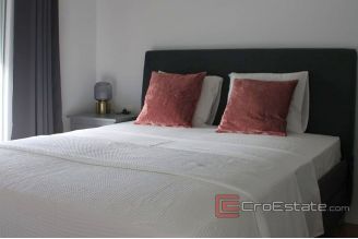 007 2038 28 split modern two bedroom apartment for rent