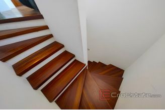 013 2021 316 Primosten apartment with sea view for sale1