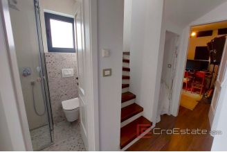 013 2021 316 Primosten apartment with sea view for sale1