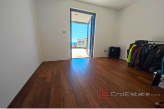 013 2021 316 Primosten apartment with sea view for sale1