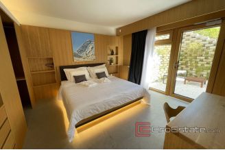 018 2030 37 Omis Villa with pool for sale