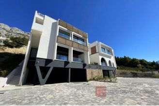018 2030 37 Omis Villa with pool for sale
